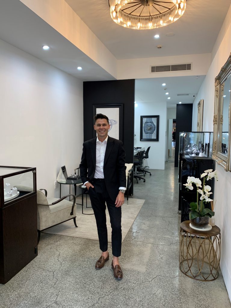 DIAMOND SHOP CUTS BRILLIANT DISPLAY IN POTTS POINT