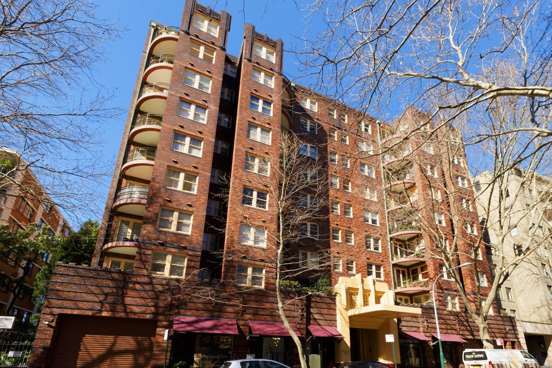 KING OF THE HILL MACLEAYREGIS Richardson & Wrench Elizabeth Bay